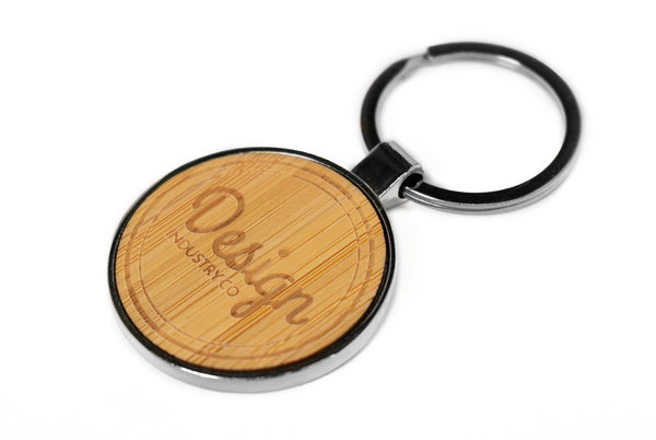 Schlüsselanhänger aus Bambus mit Metallfassung