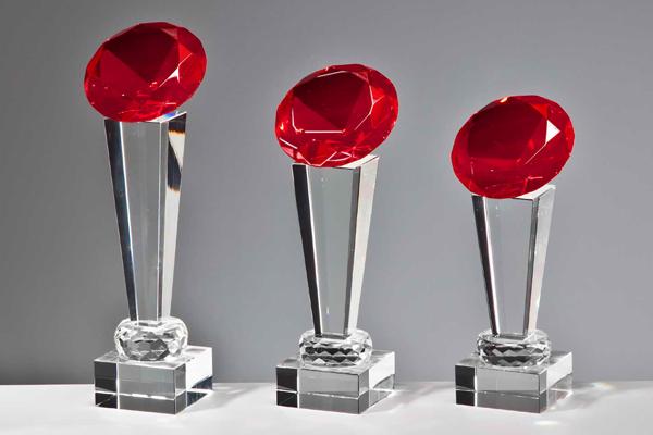 Diamant Trophäe Rot - Glas Rot / 19 cm