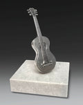 Instrument aus Reinzinn Miniatur Gitarre