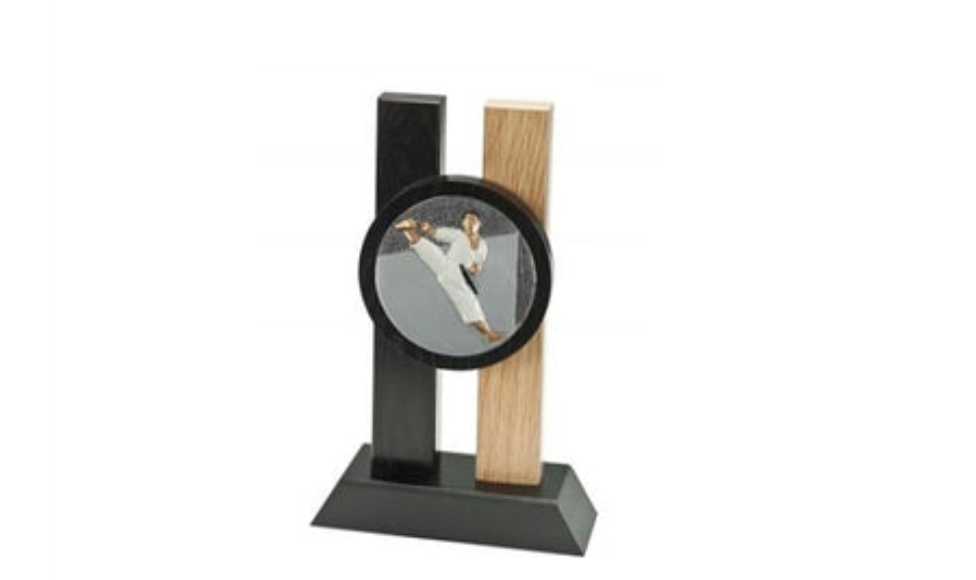 Holz Pokal Karate FG005 - Schwarz Braun / 21 cm
