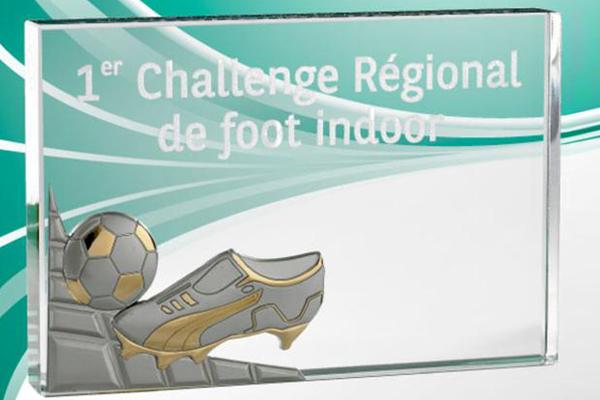 Glas Pokal mit Fußball